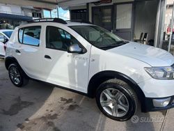 Bianco Usata 2017 Dacia Sandero Stepway Due volumi | 6750 € (Buon prezzo)