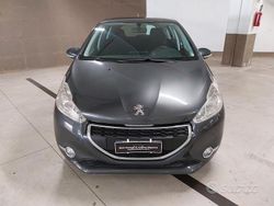 Grigio Usata 2014 Peugeot 208 Allure Due volumi | 6300 € (Buon prezzo)
