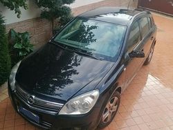 Usata 2009 Opel Astra Tre volumi | 1500 € (Buon prezzo)