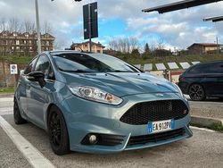 Usata 2009 Ford Fiesta Tre volumi | 5000 €