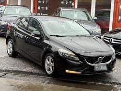 Nero Usata 2016 Volvo V40 Momentum Tre volumi | 6999 € (Buon prezzo)