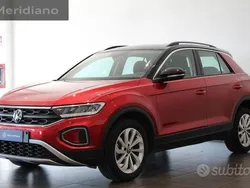 Rosso Usata 2022 VW T-Roc Life SUV | 23.900 € (Buon prezzo)