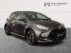 Grigio Usata 2025 Toyota Yaris Hybrid Lounge Tre volumi | 22.900 € (Ottimo prezzo)