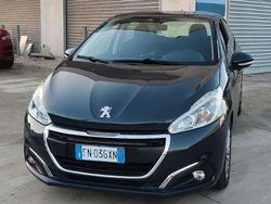 Grigio Usata 2018 Peugeot 208 Due volumi | 8300 € (Buon prezzo)