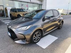 Grigio scuro Usata 2021 Toyota Yaris Hybrid Lounge Tre volumi | 18.600 € (Buon prezzo)