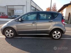 Grigio Usata 2009 Mercedes A180 Tre volumi | 3600 € (Buon prezzo)