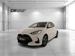 Bianco Usata 2024 Toyota Yaris Hybrid Active Tre volumi | 19.400 € (Ottimo prezzo)