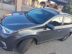 Usata 2016 Toyota RAV4 Style SUV | 17.000 € (Cara)