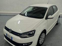 Bianco Usata 2010 VW Polo Comfortline Tre volumi | 5900 € (Buon prezzo)