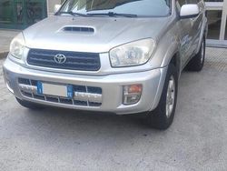 Grigio Usata 2002 Toyota RAV4 SUV | 4900 € (Cara)