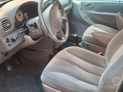 Usata 2002 Chrysler Voyager Monovolume | 1300 €