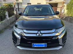 Nero Usata 2017 Mitsubishi Outlander Intense SUV | 17.500 €