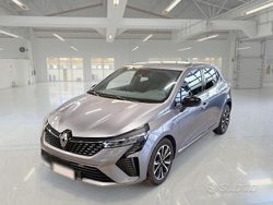 Grigio Usata 2024 Renault Clio V Techno Tre volumi | 17.400 € (Buon prezzo)