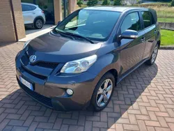 Grigio Usata 2012 Toyota Urban Cruiser Luxury SUV | 9299 € (Buon prezzo)