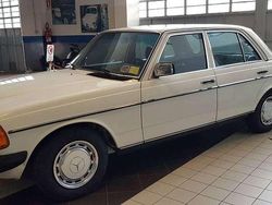 Bianco Usata 1977 Mercedes E250 Tre volumi | 13.500 €