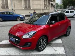 Bordeaux metallizzato Usata 2021 Suzuki Swift Tre volumi | 15.900 € (Buon prezzo)