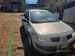 Grigio Usata 2004 Renault Mégane II Tre volumi | 1200 € (Ottimo prezzo)