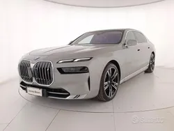 Spacesilber metallizzato Nuova 2025 BMW i7 Comfort Edition Tre volumi | 75.900 €