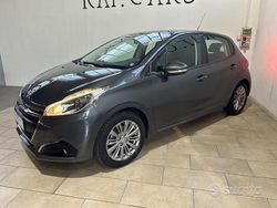 Grigio Usata 2015 Peugeot 208 Allure Due volumi | 6900 € (Buon prezzo)