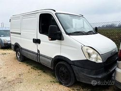 Bianco Usata 2013 Iveco Daily Tre volumi | 3950 € (Super prezzo)