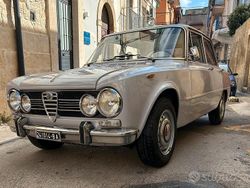 Grigio Usata 1960 Alfa Romeo Giulia Tre volumi | 21.000 €