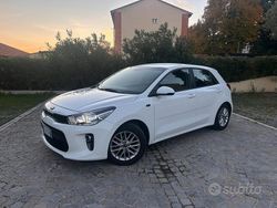 Bianco Usata 2018 Kia Rio Tre volumi | 9000 € (Buon prezzo)