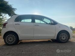 Usata 2011 Toyota Yaris Tre volumi | 5500 € (Buon prezzo)