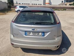 Usata 2008 Ford Focus Due volumi | 2500 € (Buon prezzo)