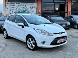 Bianco Usata 2012 Ford Fiesta Titanium Due volumi | 4600 € (Buon prezzo)