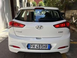 Bianco Usata 2017 Hyundai i20 Classic Due volumi | 9700 € (Buon prezzo)
