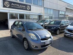 Grigio Usata 2010 Toyota Yaris Tre volumi | 3000 € (Buon prezzo)