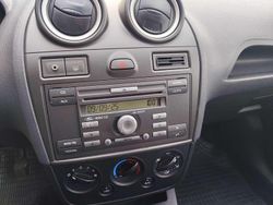 Usata 2006 Ford Fiesta Ghia Due volumi | 2600 € (Buon prezzo)