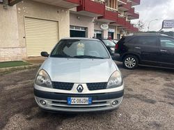 Grigio Usata 2003 Renault Clio II Tre volumi | 1500 € (Ottimo prezzo)