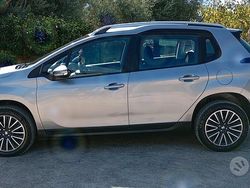 Grigio Usata 2016 Peugeot 2008 SUV | 9200 € (Buon prezzo)