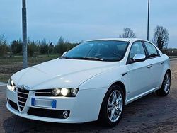Bianco Usata 2011 Alfa Romeo 159 Super Tre volumi | 4800 € (Buon prezzo)