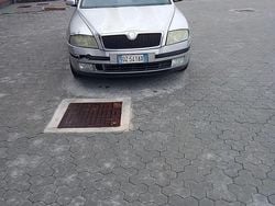 Grigio Usata 2006 Skoda Octavia Tre volumi | 1000 €
