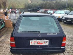 Blu Usata 1990 Mercedes E300 Station wagon | 5900 €