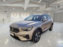 Grigio Usata 2022 Volvo XC40 Core SUV | 26.000 € (Buon prezzo)