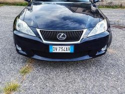Blu/azzurro Usata 2009 Lexus IS220d Luxury Line Tre volumi | 6000 € (Molto cara)