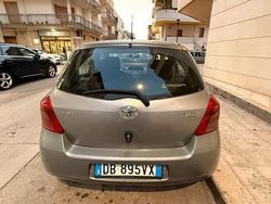 Grigio Usata 2006 Toyota Yaris Sol Tre volumi | 3900 € (Molto cara)
