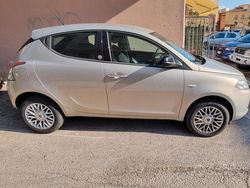 Usata 2015 Lancia Ypsilon Due volumi | 4000 €