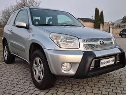 Argento Usata 2005 Toyota RAV4 SUV | 7500 € (Molto cara)