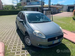 Usata 2010 Fiat Grande Punto Due volumi | 3900 € (Buon prezzo)