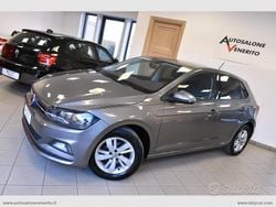 Grigio Usata 2018 VW Polo Comfortline Tre volumi | 11.200 € (Buon prezzo)