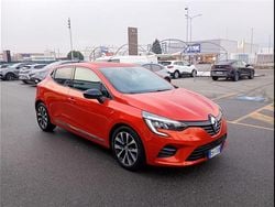 Arancione Usata 2023 Renault Clio V Intens | 14.500 € (Buon prezzo)