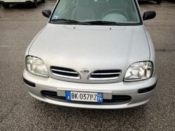 Grigio Usata 2000 Nissan Almera Tre volumi | 2000 €