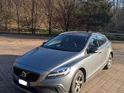 Usata 2018 Volvo V40 CC Kinetic Station wagon | 13.500 € (Cara)