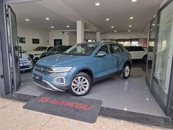 Blu/azzurro Usata 2023 VW T-Roc Style SUV | 27.990 € (Buon prezzo)