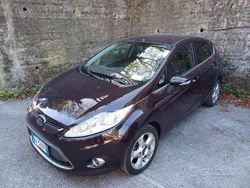 Usata 2010 Ford Fiesta Tre volumi | 4500 € (Buon prezzo)