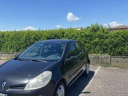 Usata 2007 Renault Clio II Tre volumi | 2100 € (Buon prezzo)